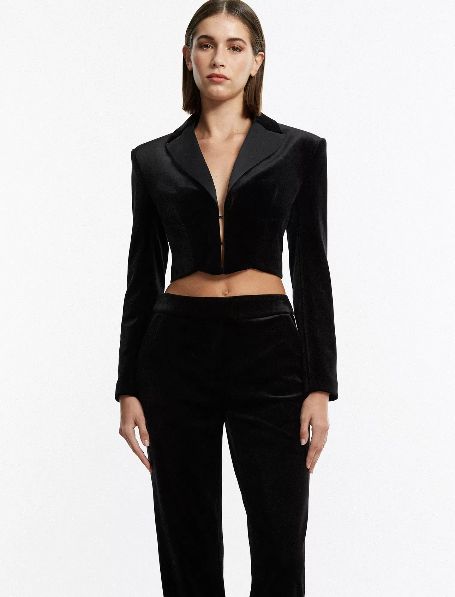 Shop BCBGMAXAZRIA Chaqueta De Esmoquin Con Corse De Terciopelo Maren Negro