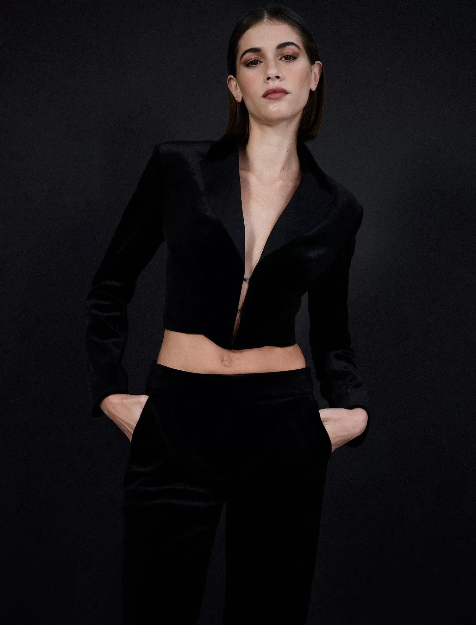 Shop BCBGMAXAZRIA Chaqueta De Esmoquin Con Corse De Terciopelo Maren Negro
