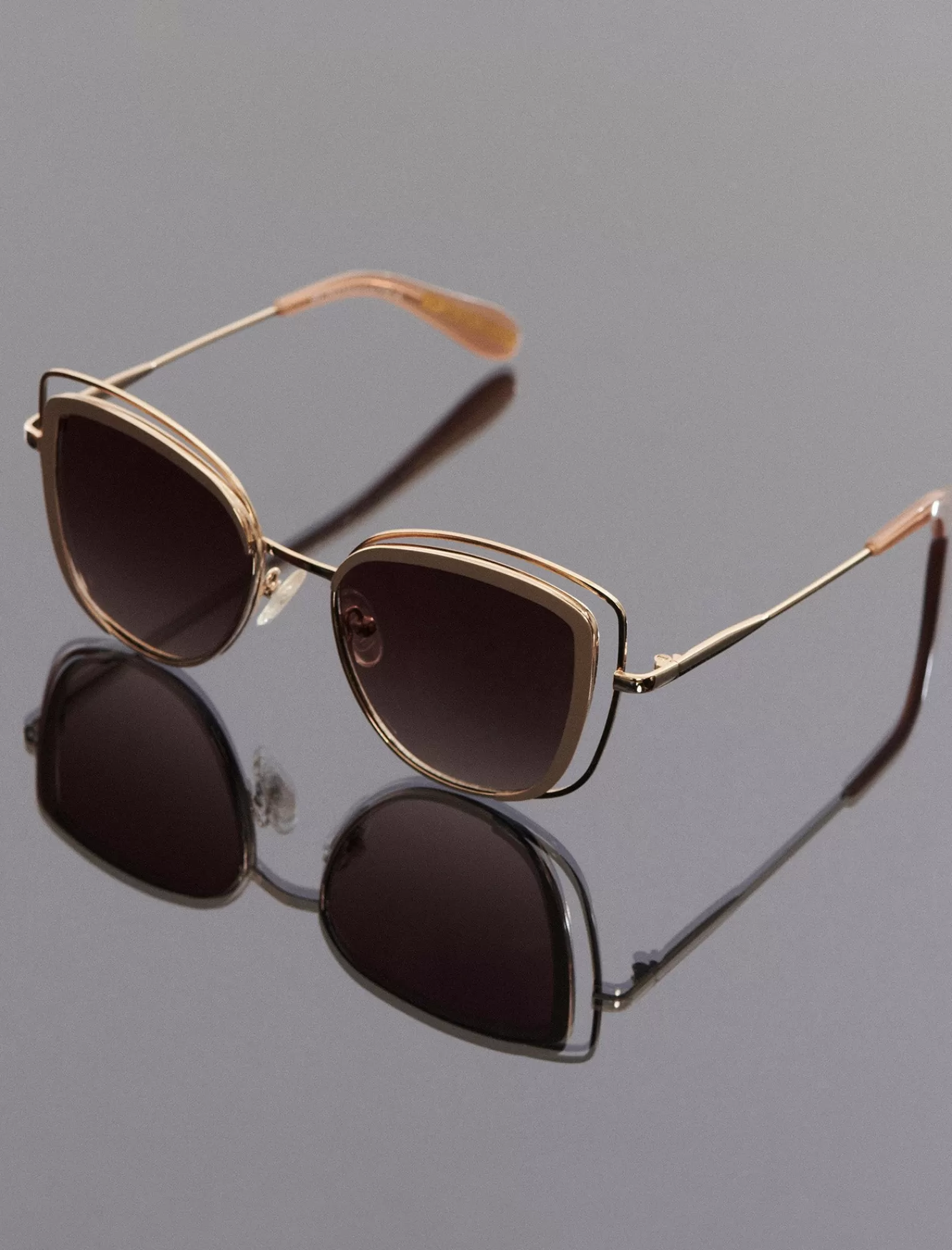 Sale BCBGMAXAZRIA Gafas De Sol Tipo Ojo De Gato Ventiladas Oro Claro/Topo