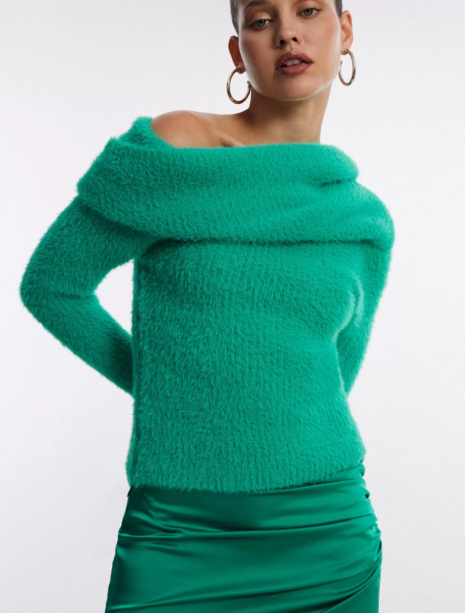 Shop BCBGMAXAZRIA Jersey De Punto De Canale Con Hombros Descubiertos Y Pliegues Billar