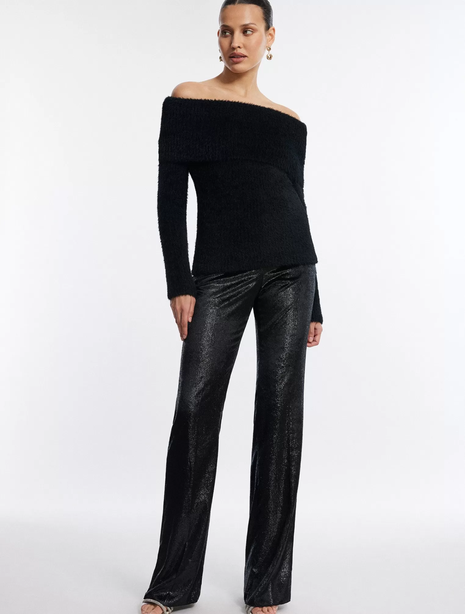 Discount BCBGMAXAZRIA Jersey De Punto De Canale Con Hombros Descubiertos Y Pliegues Negro