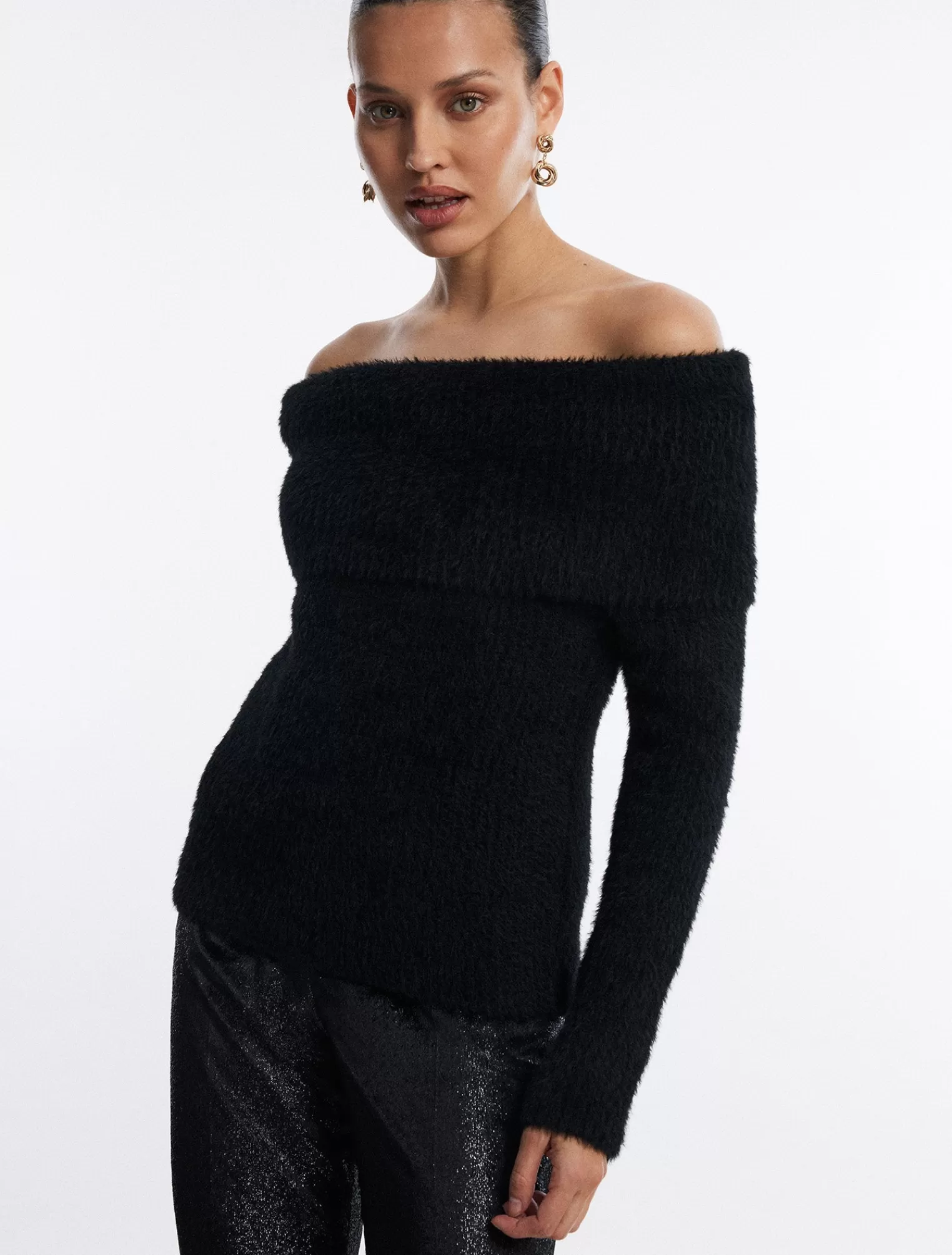 Discount BCBGMAXAZRIA Jersey De Punto De Canale Con Hombros Descubiertos Y Pliegues Negro