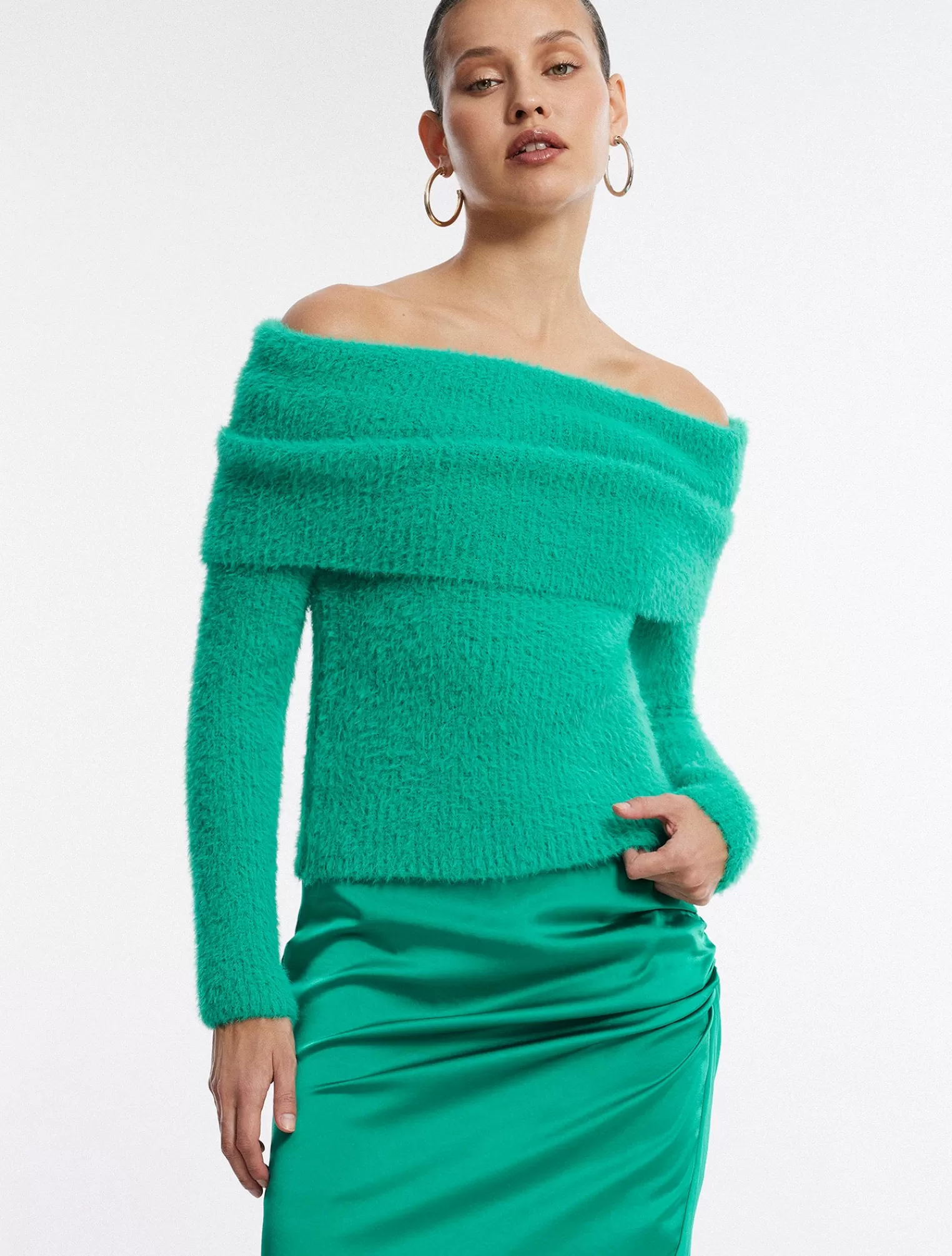 Shop BCBGMAXAZRIA Jersey De Punto De Canale Con Hombros Descubiertos Y Pliegues Billar