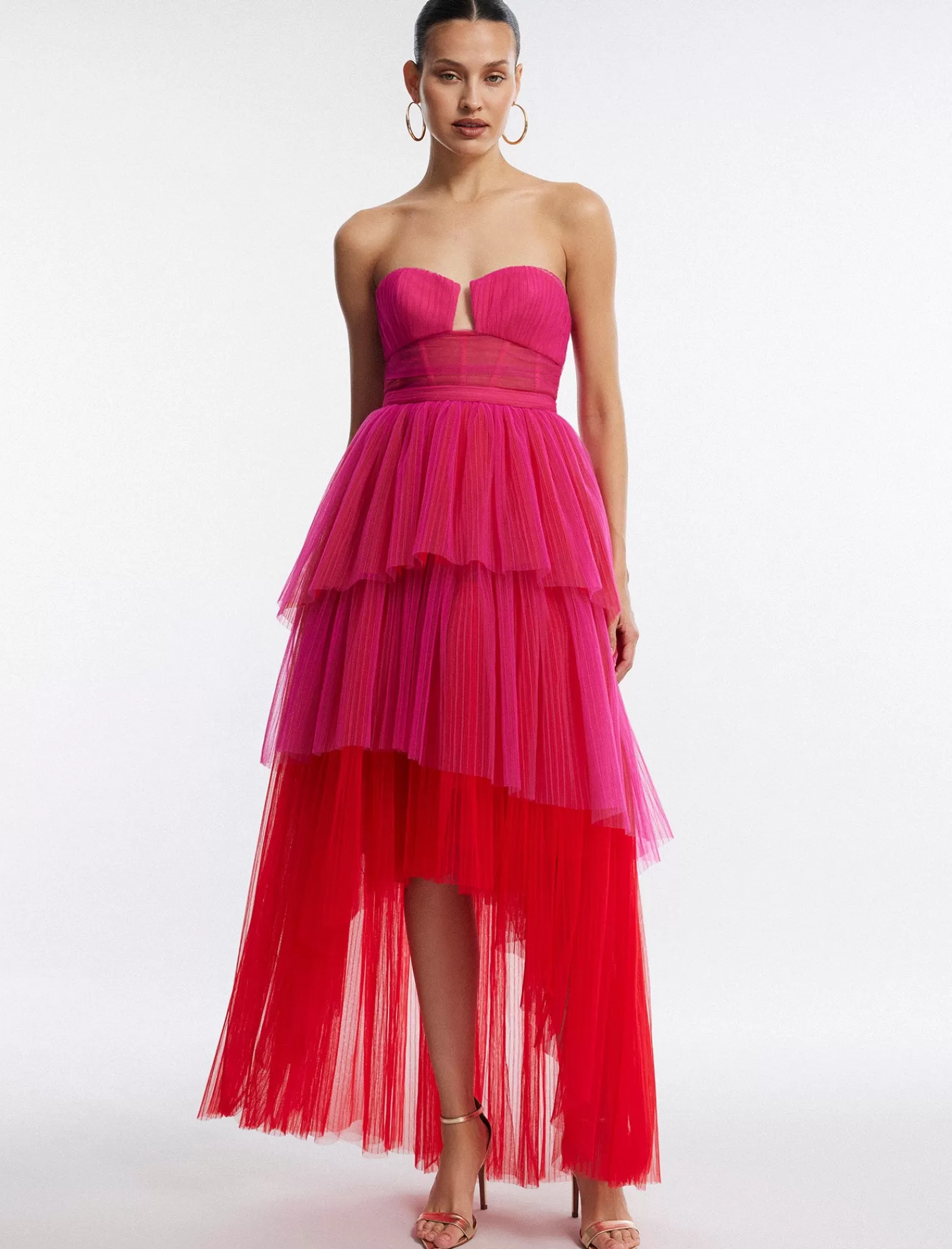 New BCBGMAXAZRIA Vestido Palabra De Honor De Tul Asimetrico "Flora". Frambuesa